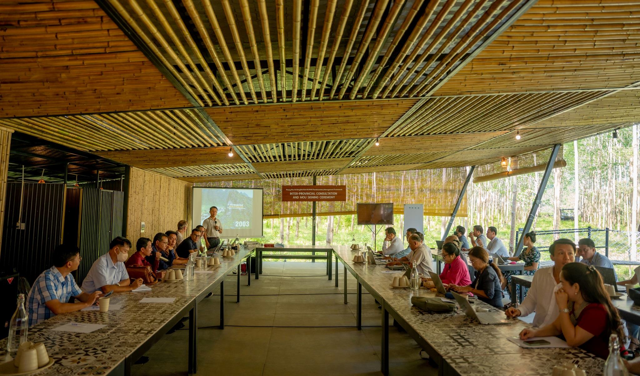 Hội nghị “Tham vấn liên tỉnh giữa VQG Phong Nha – Kẻ Bàng và Hin Nam No” do IUCN tổ chức tại Blue Diamond Camp - một trong những sự kiện MICE nổi bật tại Quảng Bình trong thời gian gần đây.