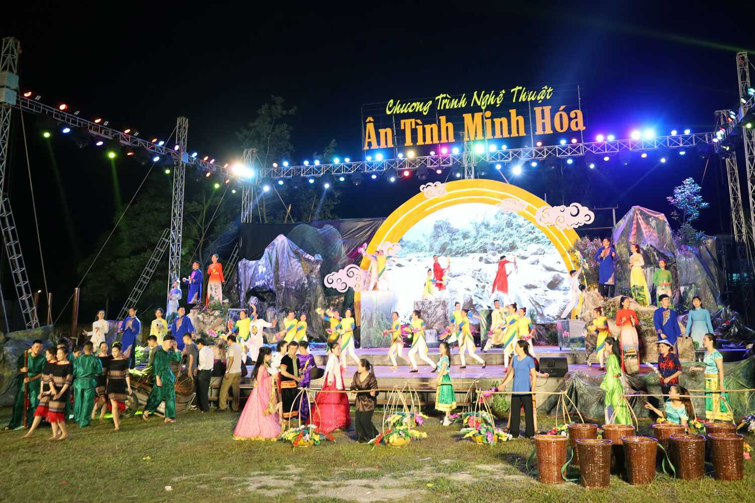 Hội rằm Minh Hóa là một trong những lễ hội lớn ở phía Tây Bắc Quảng Bình.