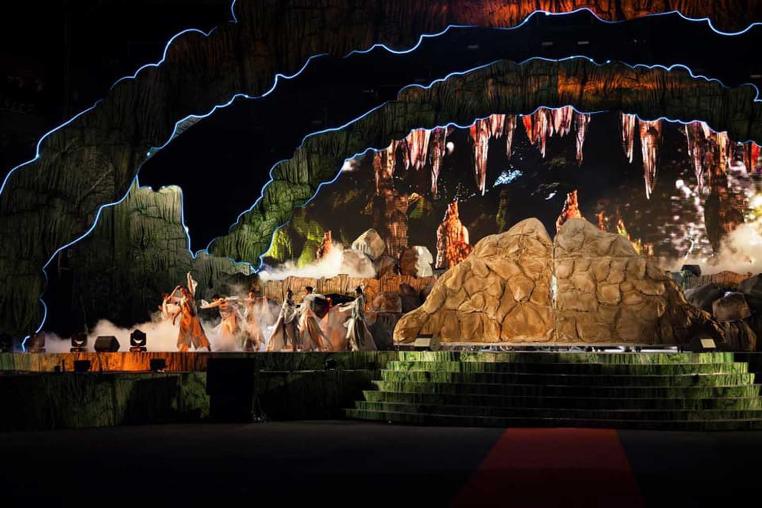 Lễ hội mô phỏng các hang động ở VQG Phong Nha-Quảng Bình.