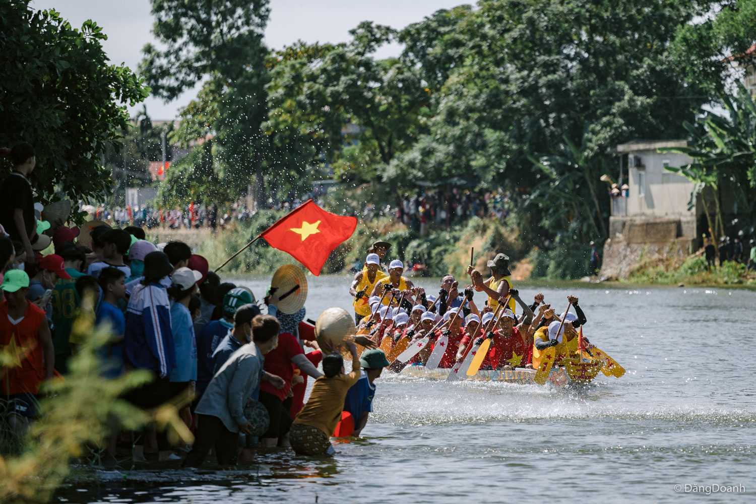 Lễ hội đua thuyền ở Lệ Thủy là một lễ hội được tổ chức với quy mô rất lớn.