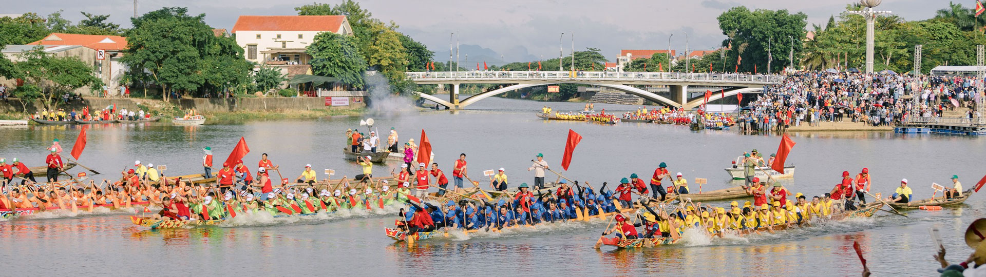 Lễ hội đua thuyền được tổ chức thường niên vào các dịp lễ tại Huyện Lệ Thủy Quảng Bình