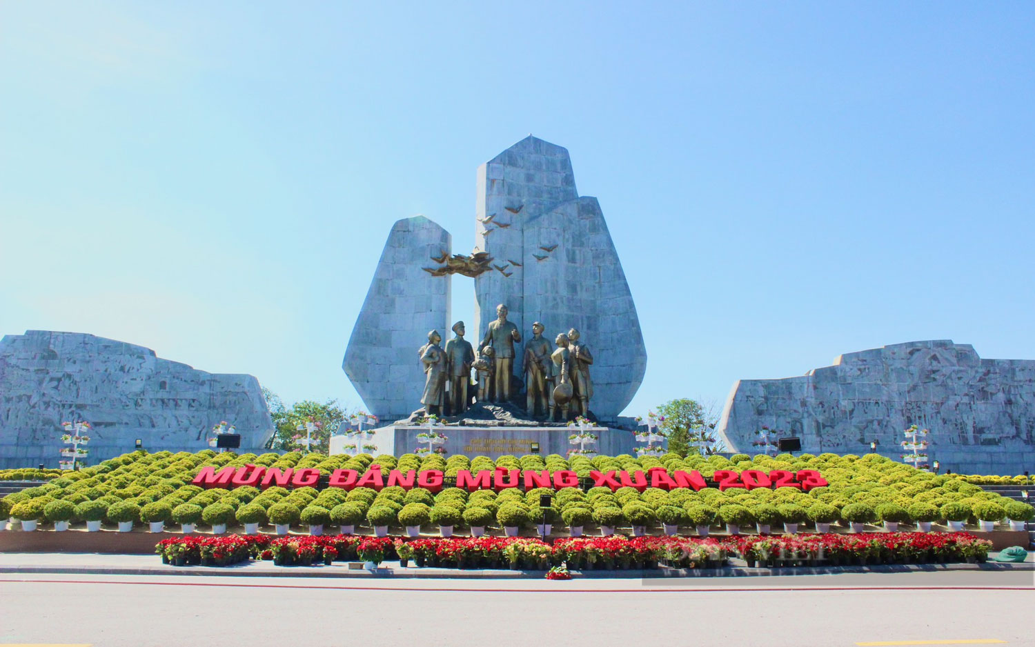 Quảng trường Hồ Chí Minh được xây dựng nhằm tưởng nhớ đến công lao to lớn của vị Chủ Tịch vĩ đại.