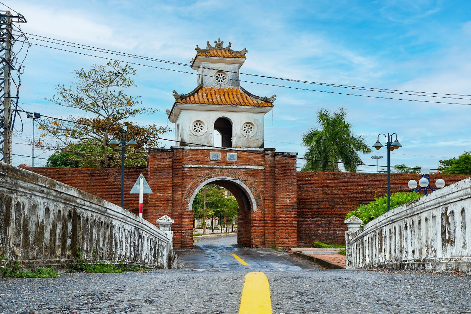 Thành cổ Đồng Hới nơi đã ghi dấu nhiều sự kiện lịch sử quan trọng, đánh dấu sự thắng lợi trong công cuộc Bắc tiến của 9 đời chúa Nguyễn.