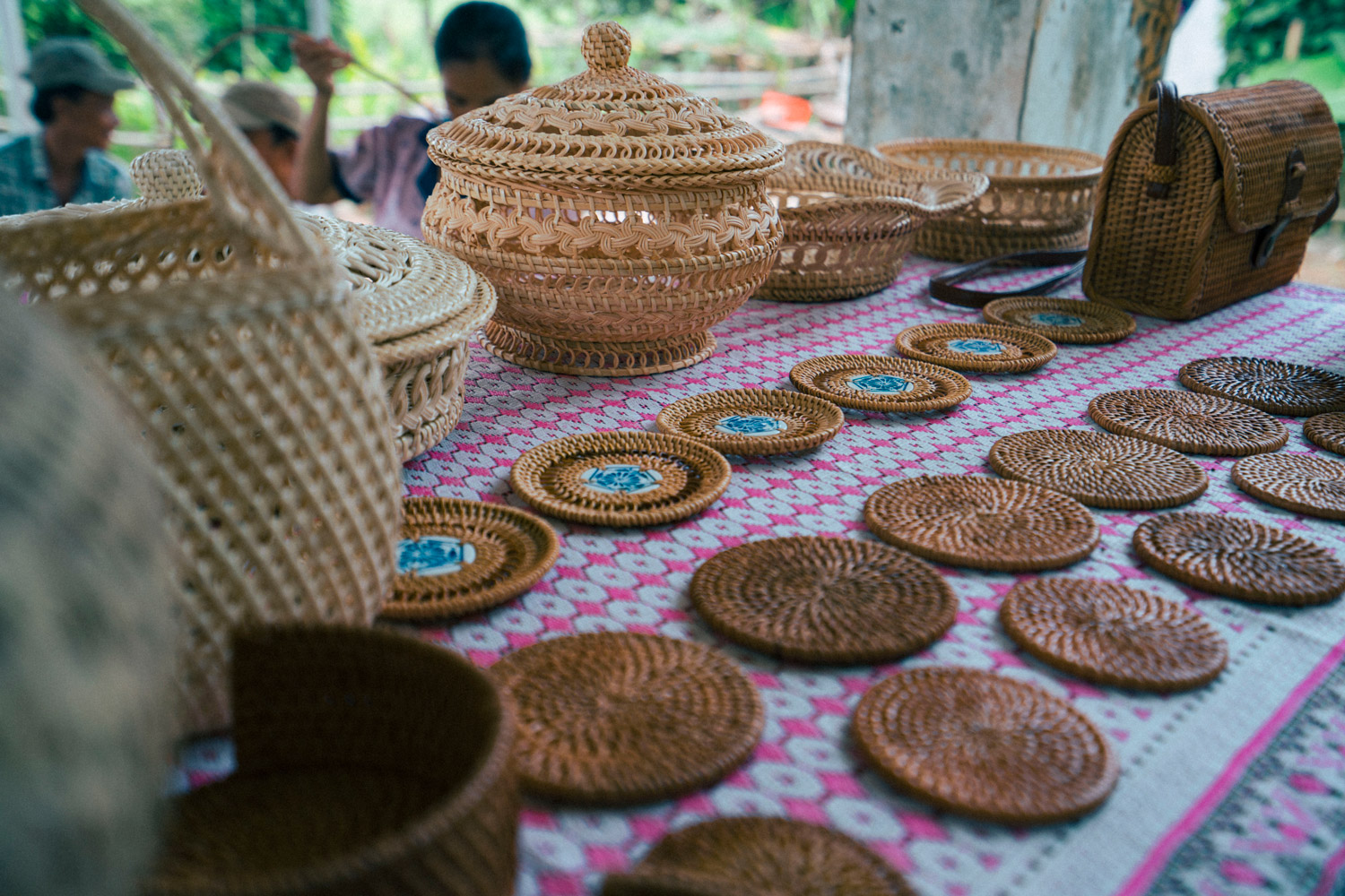Những sản phẩm thủ công đa dạng của làng đan lát Thọ Đơn.