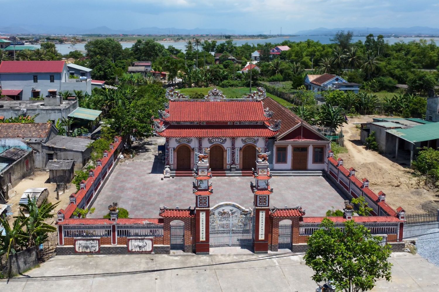 Đình làng Thuận Bài được thiết kế và xây dựng theo kiến trúc của nhà Nguyễn.