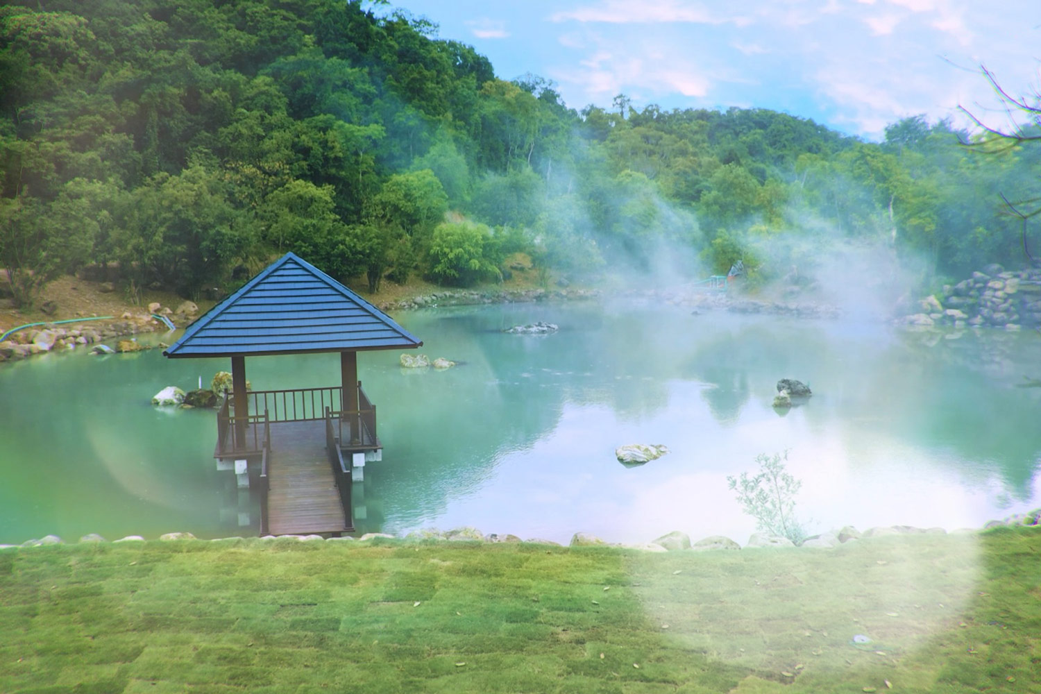 Suối khoáng nóng Onsen thích hợp cho gia đình nghỉ dưỡng.