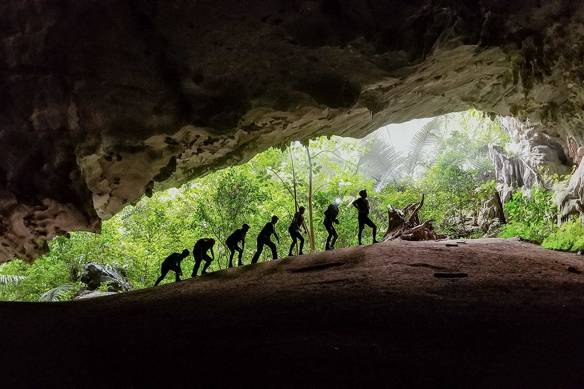 Cửa ra hang Tú Làn cũng là điểm "check-in" được nhiều du khách yêu thích khi đi du lịch mùa hè tại quảng bình