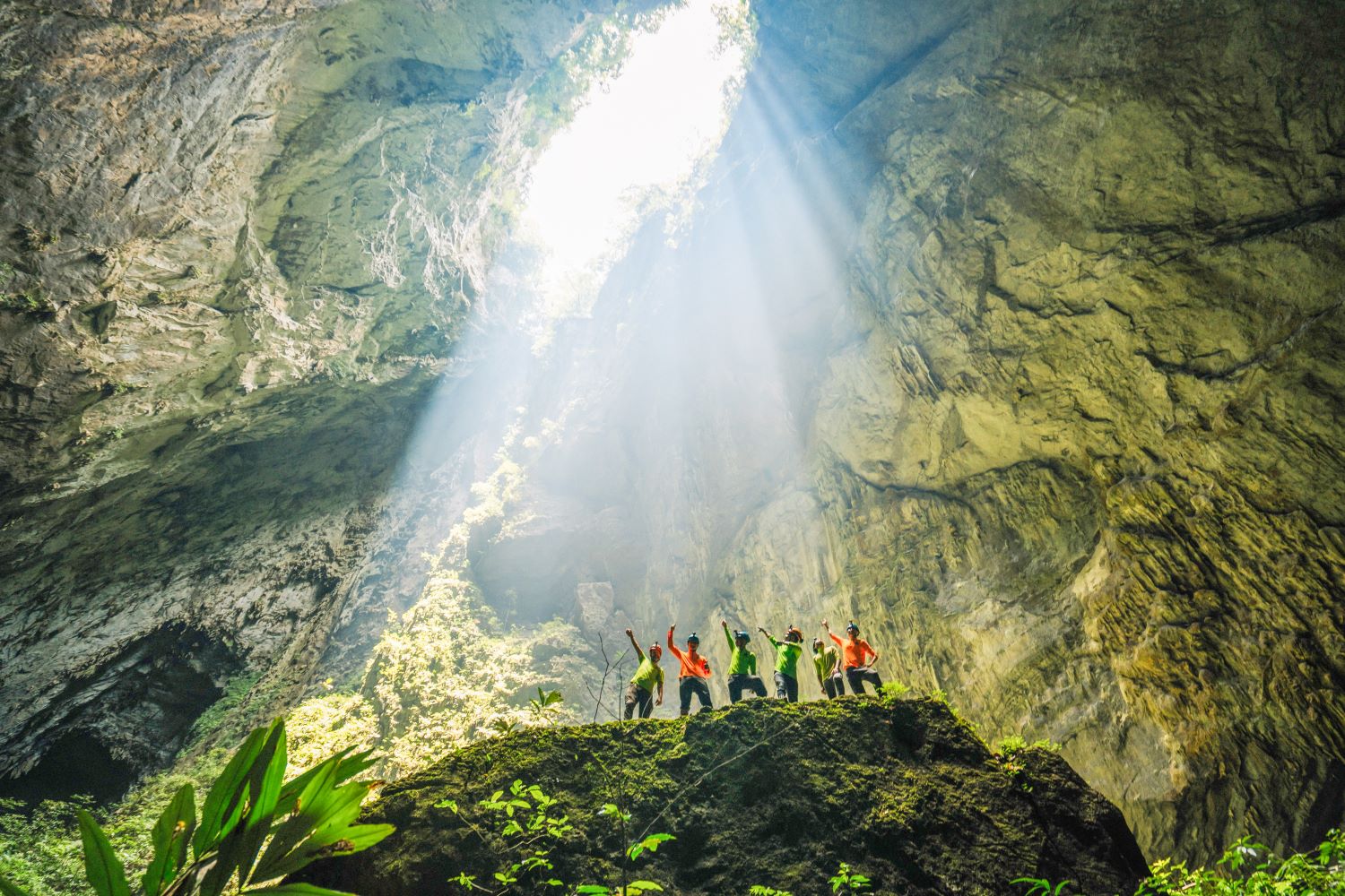 Vẻ đẹp hớp hồn và kỳ ảo của hang động lớn nhất thế giới.