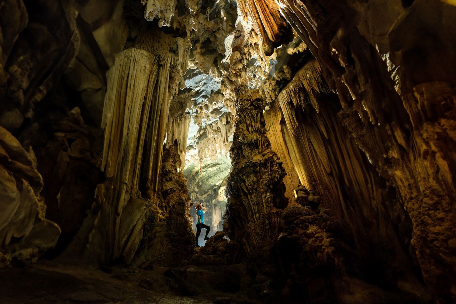 Hang Sơng Oxalis là hang động sở hữu những thạch nhũ san hô độc đáo và hiếm có nhất.