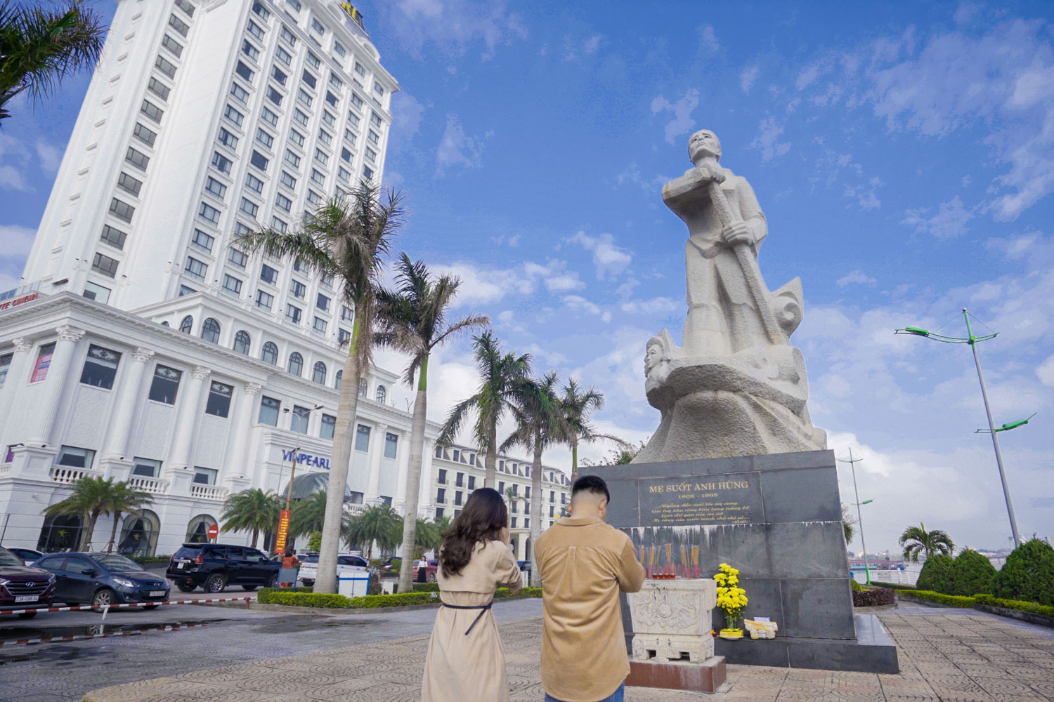 Tượng đài Mẹ Suốt là biểu tượng của tinh thần bất khuất, kiên cường của người dân Quảng Bình.