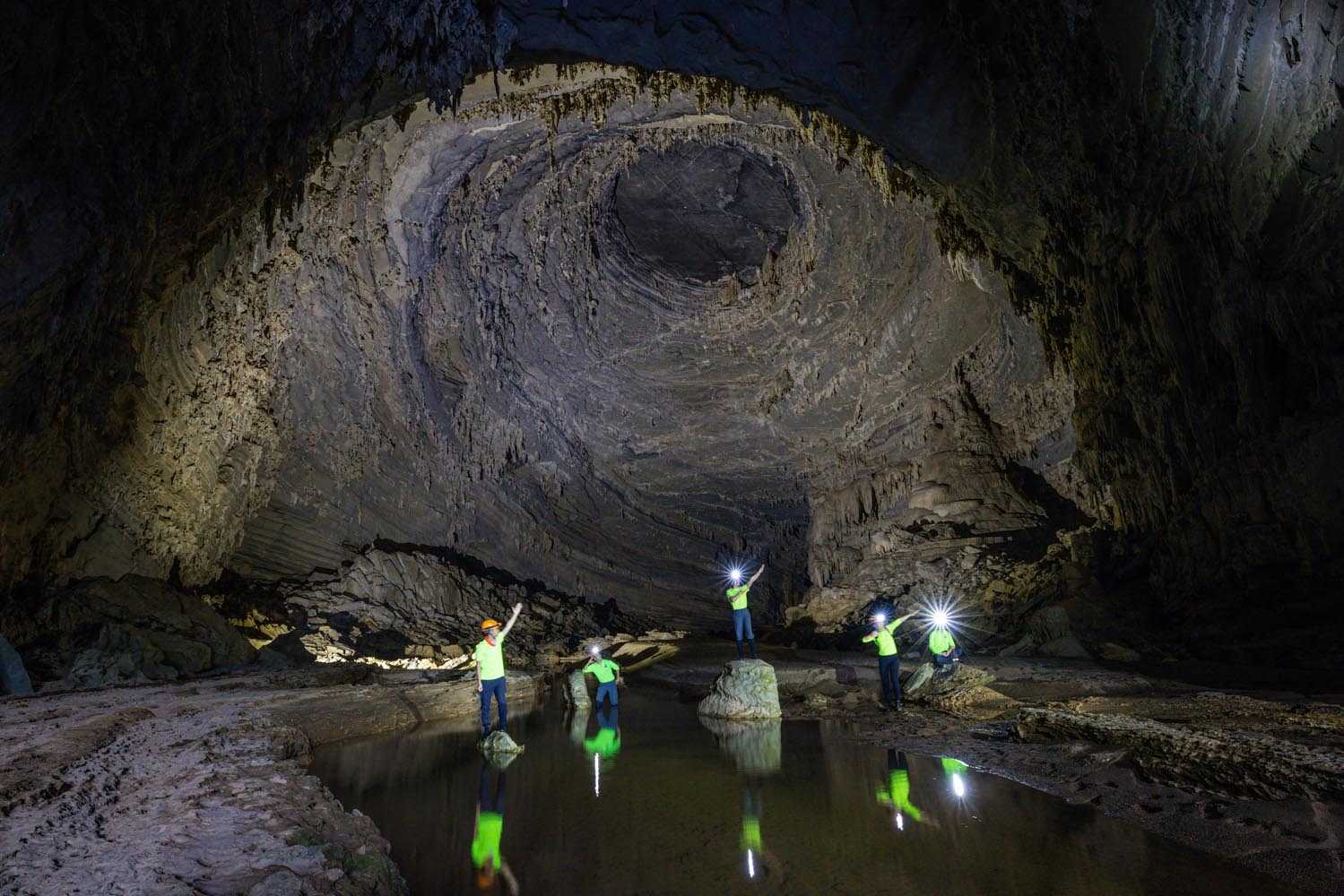 Hang Tiên là hang động lớn nhất trong Hệ thống Hang động Tú Làn.