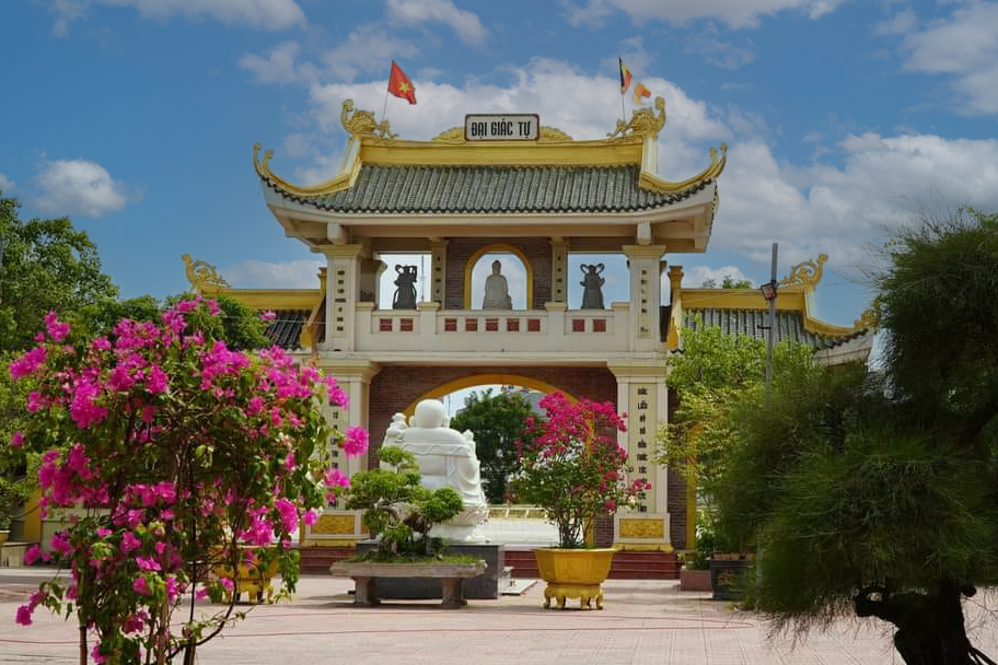 Chùa Đại Giác là ngôi chùa lớn nhất Quảng Bình.