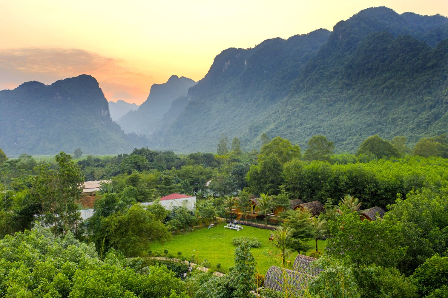 Quảng Bình có nhiều điều kiện thiên nhiên thuận lợi cho du lịch nghỉ dưỡng.