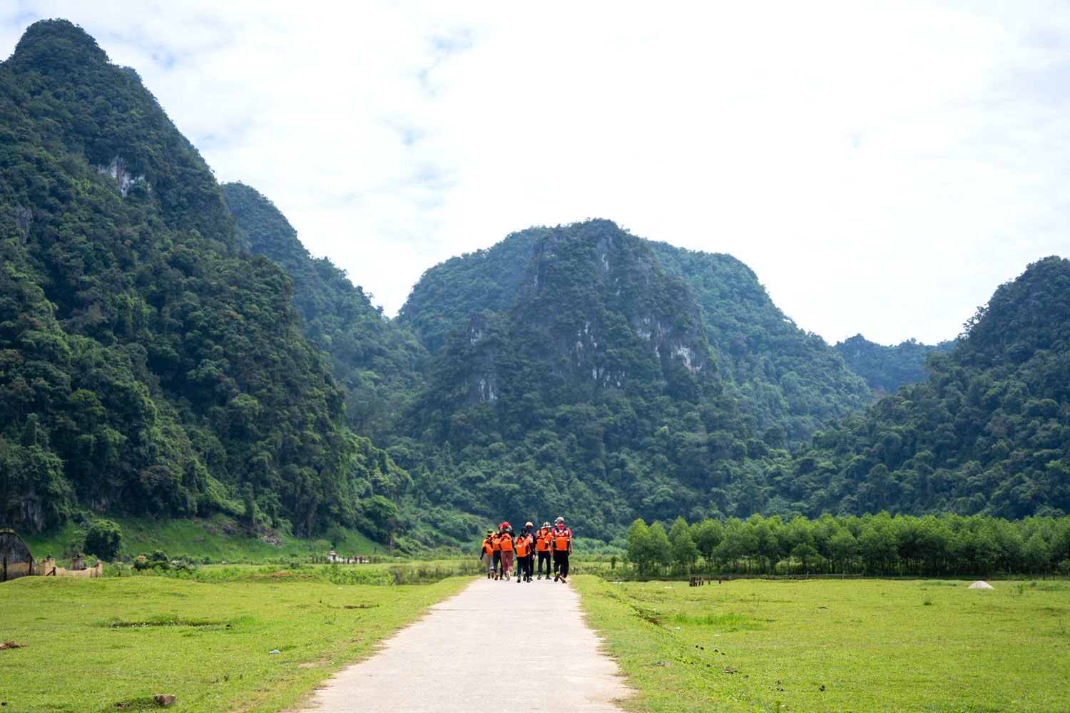 Cung đường trekking bắt đầu khám phá Tú Làn.
