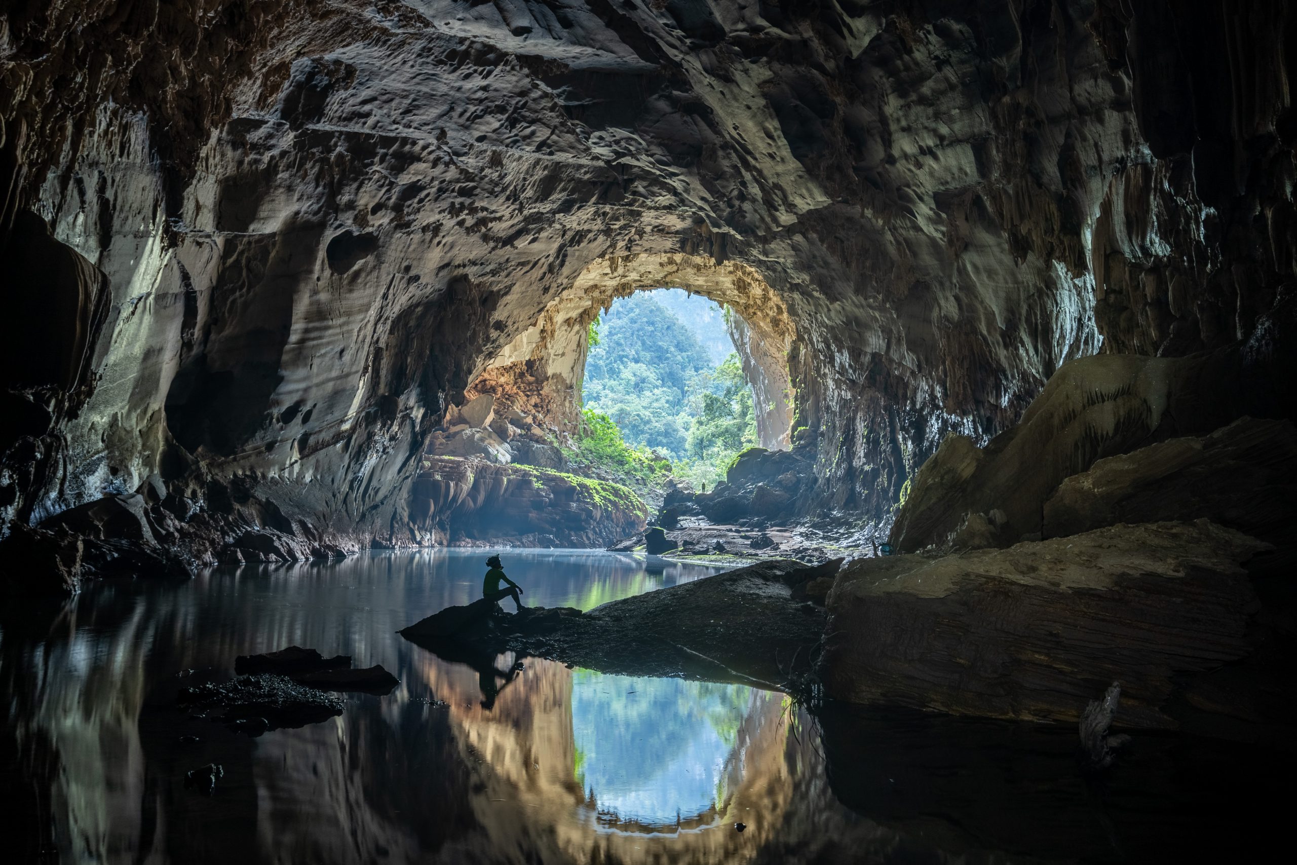 Tour Thám hiểm rừng sâu Hang Ba là một trong những tour độc đáo nhất mà bạn không thể bỏ lỡ.