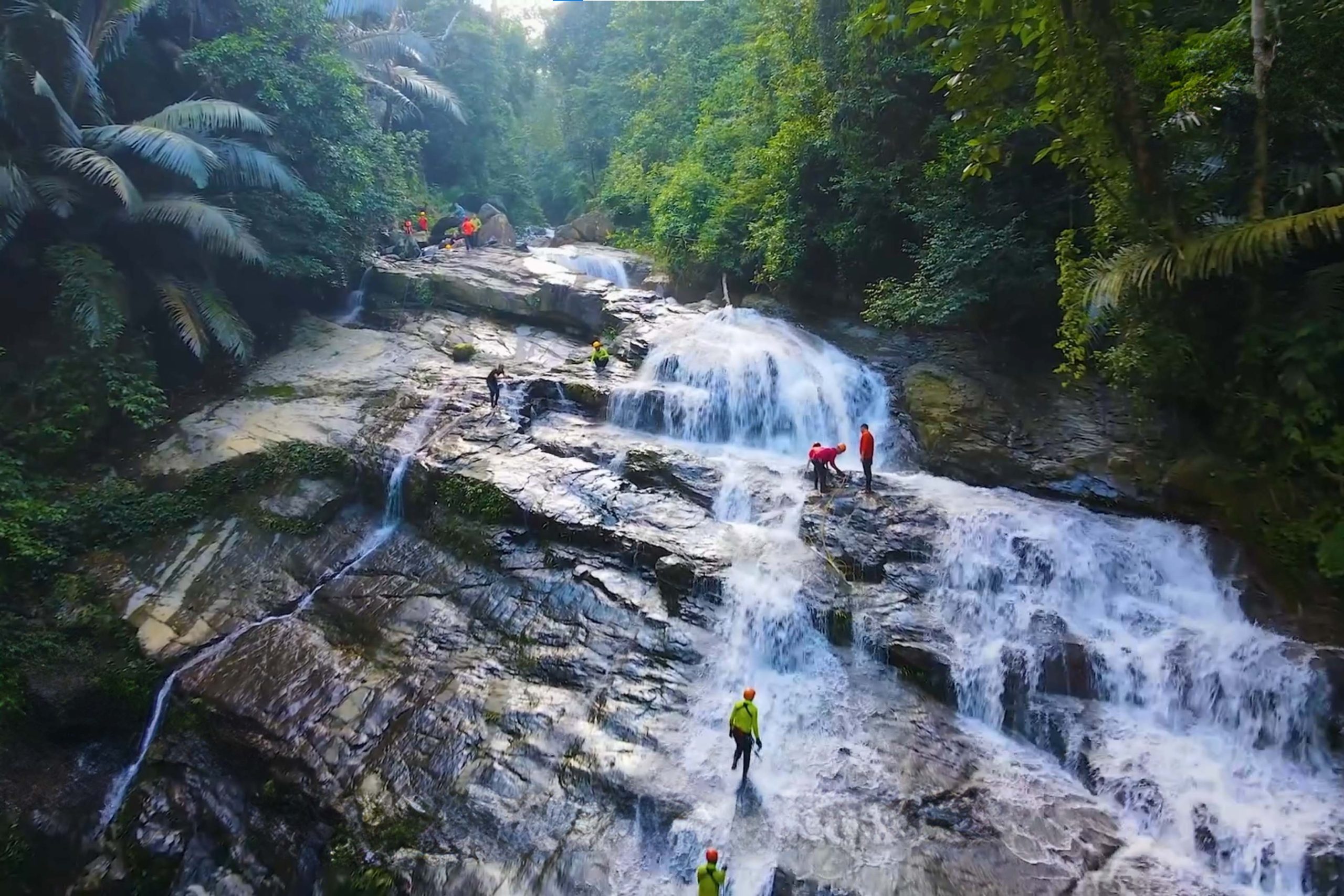 Tour chinh phục thác Dương Cầm là một trong những sản phẩm nổi bật của công ty Netin.