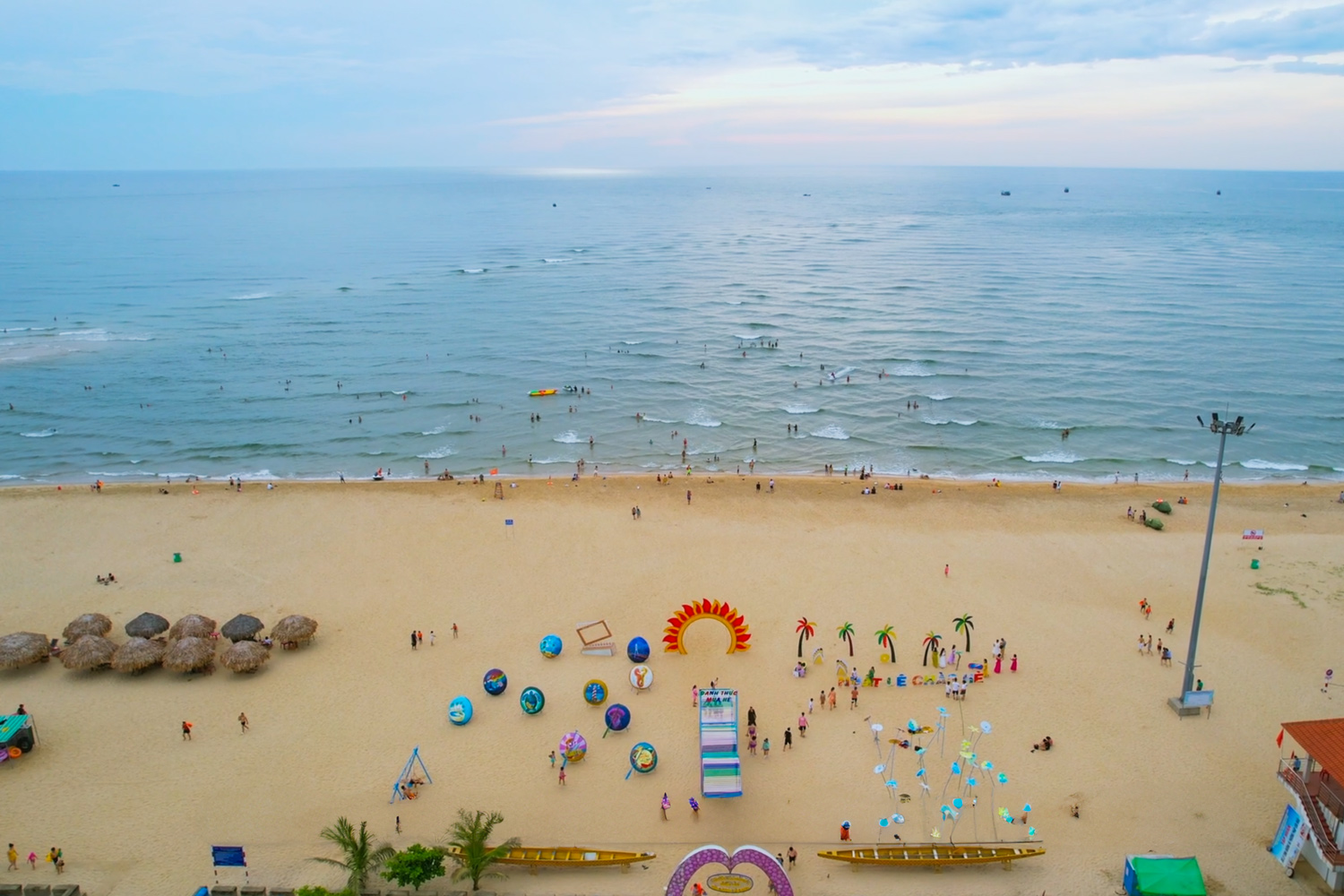 Với đường bờ biển dài, Quảng Bình không những được thiên nhiên ưu đãi cho các yếu tố du lịch mà còn mang đến nguồn hải sản phong phú.